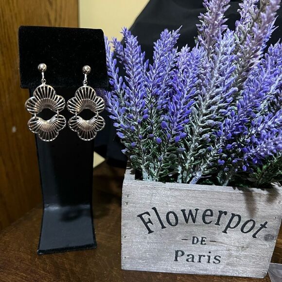 VINTAGE SARAH COVENTRY CLIP EARRINGS - Picture 1 of 2